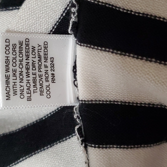 NEW YORK &COMPANY long sleeve sweater blouse - Picture 8 of 9